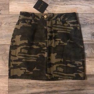NWT Le Lis Camo Skirt